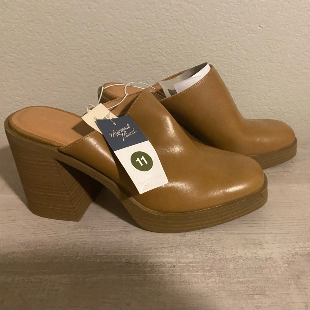 Universal thread heel shoe SZ 11 new with tags